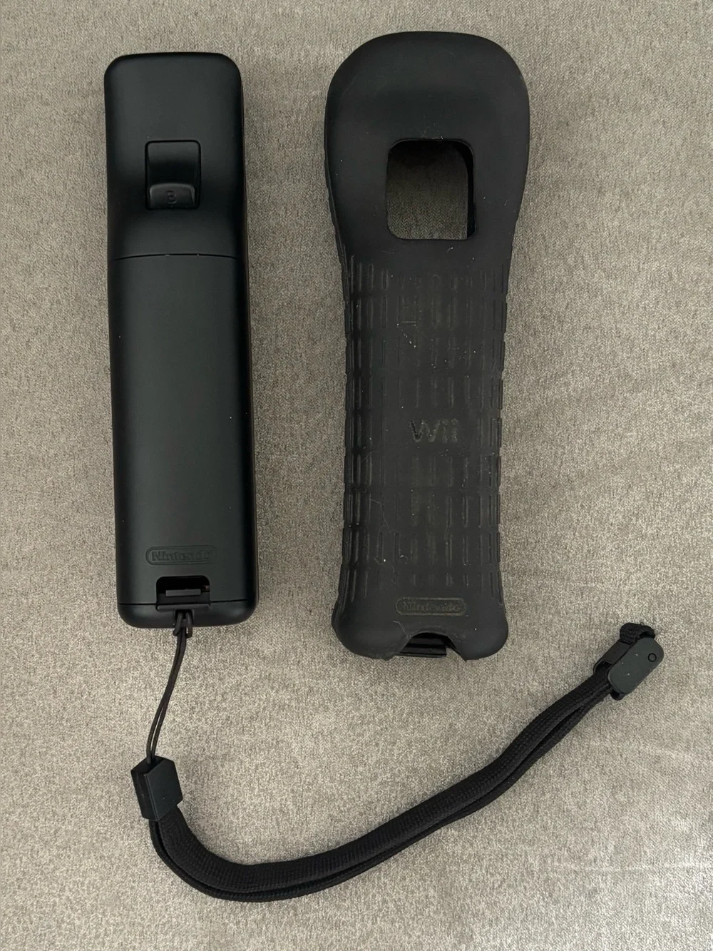 Nintendo Wii RVL-036 Motion Plus OEM Black Remote Controller With Sleeve & Strap